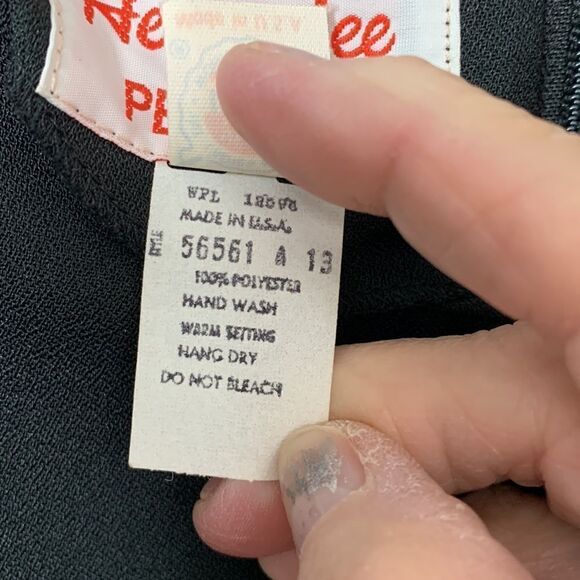 Vtg Henry Lee Size 8 Petite classic black dress with pleated waist ruffle detail - Picture 5 of 5